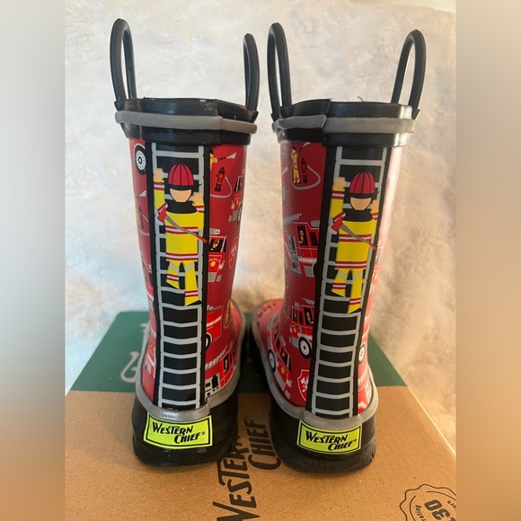 •Western Chief•Toddler Fire Truck Rain Boots | Size 8 - Picture 3 of 5